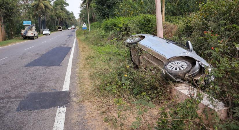 Megint egy ilyen hét lesz? Árokba hajtott egy autó Királyegyházán, mentők is érkeztek