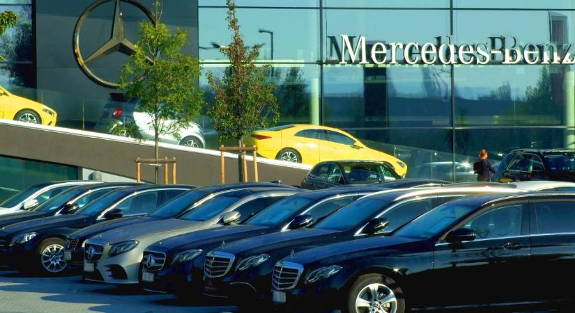 Újabb csapás küldte padlóra az európai autógyártók részvényeit