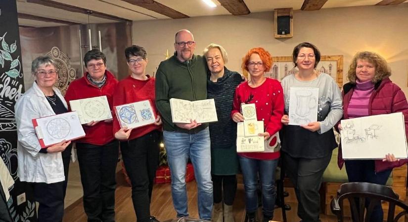 Város a vonalak mögött – megnyílt az Urban Sketchers Pécs első kiállítása