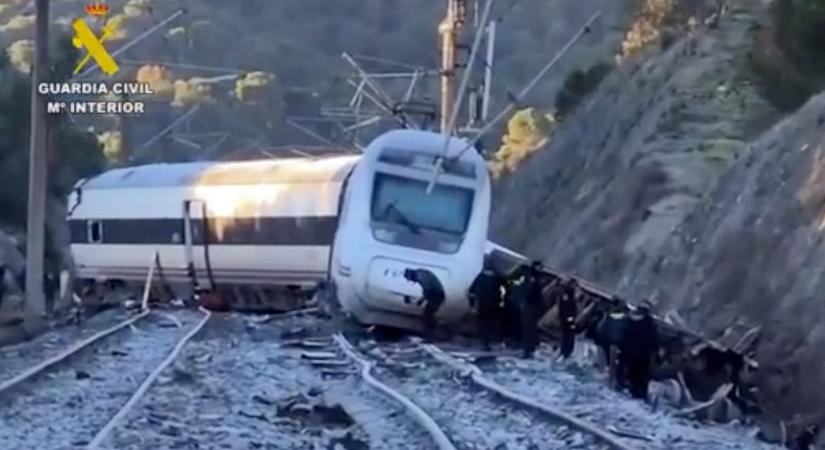 „Ott voltak előtted, tudtad, hogy meg fognak halni, és nem tehettél semmit” – videókon a spanyolországi vonatszerencsétlenség helyszíne