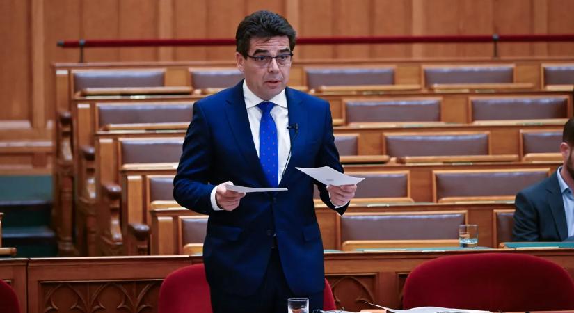 Zsigmond Barna Pál: A háború nem poén tárgya