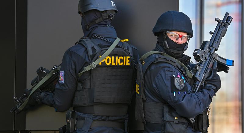 Rendkívüli hír: Halálos lövöldözés egy cseh kisvárosban: női áldozat, több sebesült, a támadó meghalt