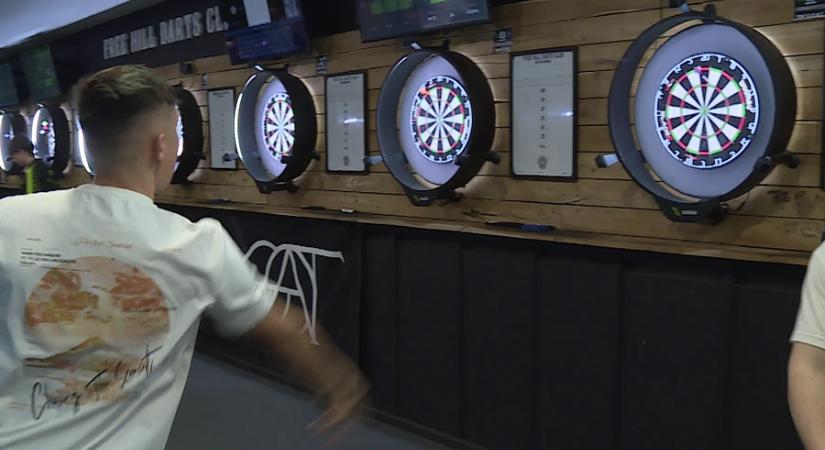 Népes és rangos mezőny a darts idény első versenyén
