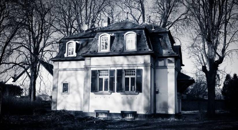 Így néz ki Matolcsyék elhagyatott luxusvillája: döbbenetes dolgokra bukkant az urbexező