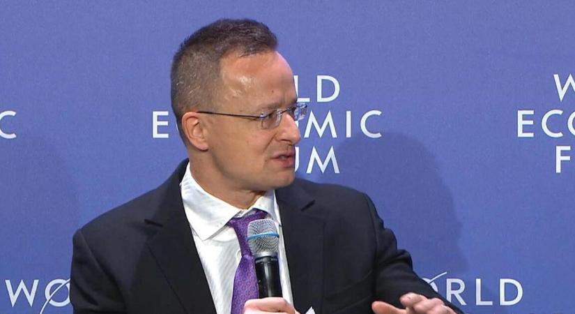 Már Szijjártó is érzi a súlyát: „egyszerűen megállíthatatlannak” nevezte őket