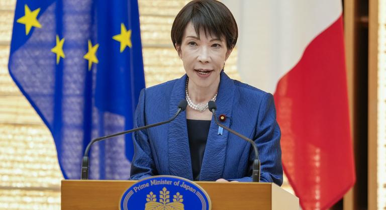 Három hónappal a hivatalba lépése után, Japán első női miniszterelnöke feloszlatja a parlamentet