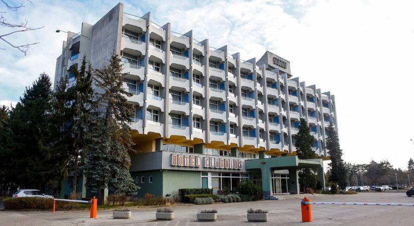 Újabb urbex videó került ki: Megvetett ágyak, lehullott vakolat - így néz ki most a Claudius Hotel belülről