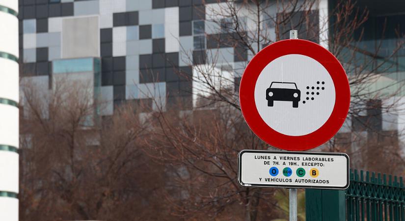 Új spanyol KRESZ-tábla: aki nem regisztrál azt büntetik