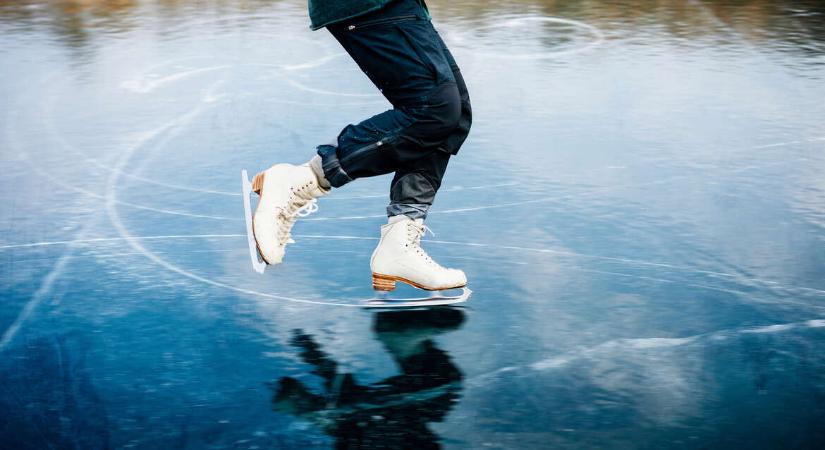 Tavaink befagyva: mire figyeljünk a jégen, és miért siklik olyan szépen a korcsolyánk?