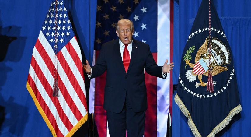 Hajmeresztő kanyarokkal, de világkrach nélkül lement a második Trump-ciklus első éve, viszont az igazi bombát a végére tartogatta az amerikai elnök