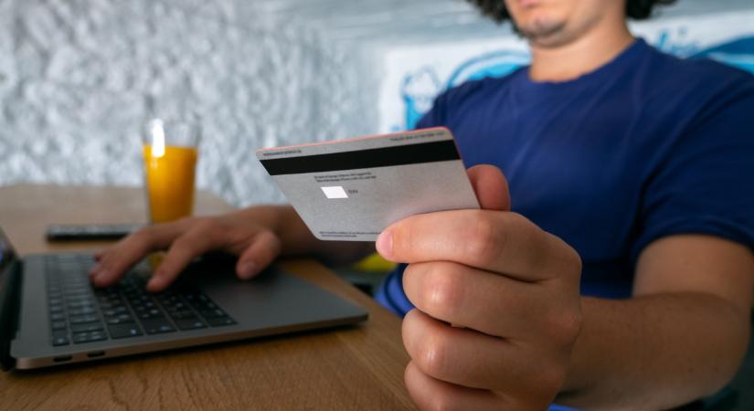 A magyar választás eredményére is komoly összegekkel fogadtak ezen a portálon - most betiltották itthon