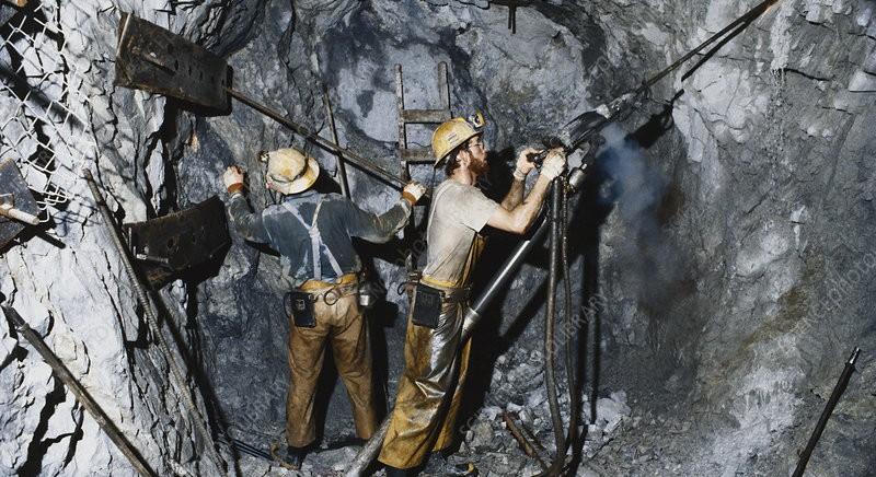 Történelmi csúcson az ezüst a grönlandi pánik következtében: extrém korrekció is jöhet