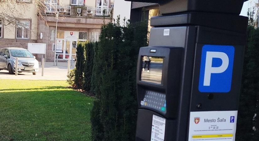 Januártól ingyenes a parkolás szombatonként Vágsellyén
