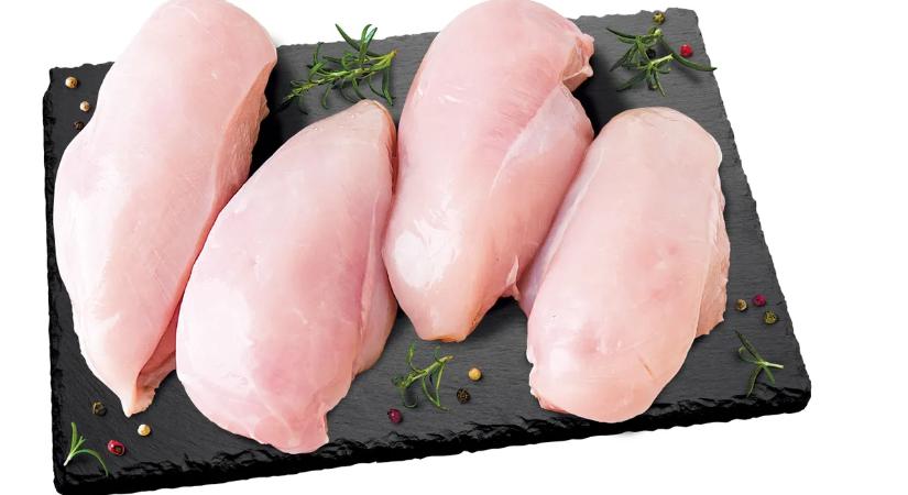Óriási árcsökkenést jelentett be egy hazai élelmiszerlánc: mától sokkal olcsóbbak a húsfélék