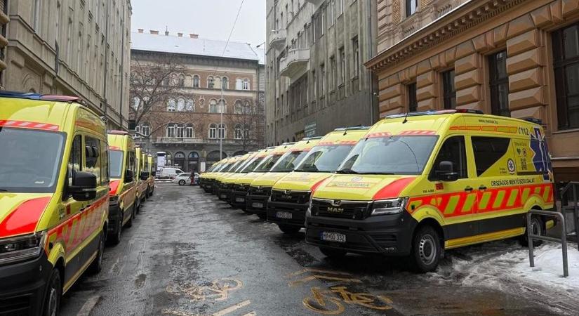 Kilenc milliárdos fejlesztés: nem kell kézzel emelni a hordágyat, s a márka is új