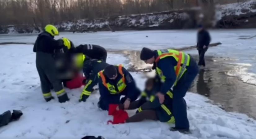 Egy hős kispapa mentett ki a jeges vízből két szlovák lányt Pest vármegyében – videóval