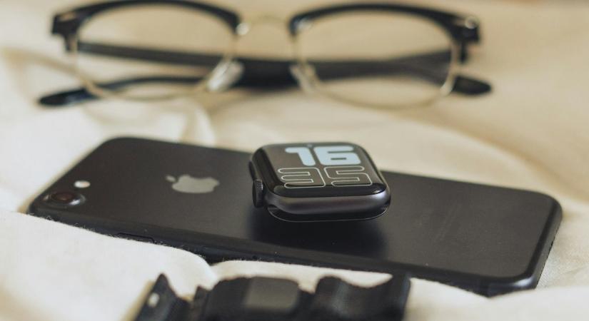 Miért kell teljesen kikapcsolni az okostelefont lefekvés előtt?