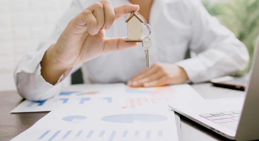 Mélyrepülésben a lakáspiac – Először látni esélyt az ingatlanárak csökkenésére?