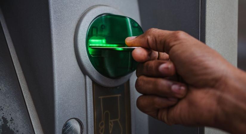 Három hét készpénz nélkül? Megáll az élet, mert eltűnik az atm zsombón