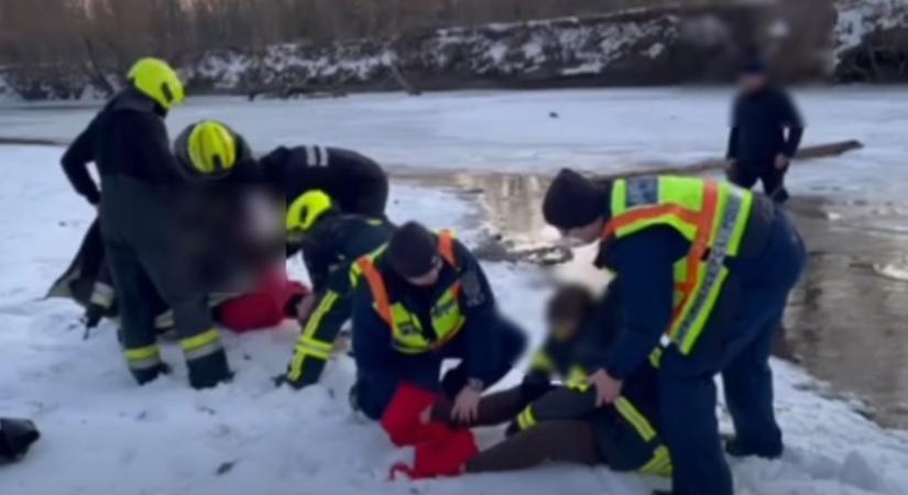 Babakocsit tologató apuka hallotta meg két lány segélykiáltását a fagyott Ipolyból