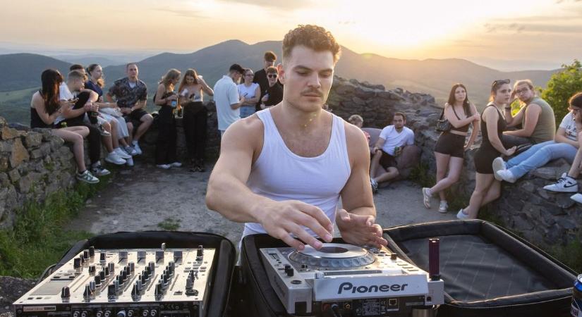 Lehet, hogy ő lesz a szomszédod? Ebben a hevesi faluban keres házat Pumped Gabo!