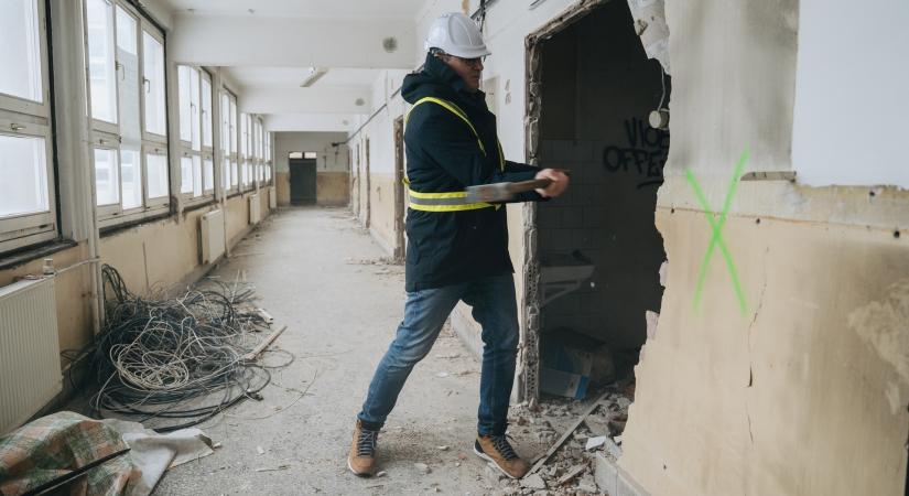 Megkezdődött az iskolából létesülő szociális bérlakásprojekt kivitelezése Újpesten