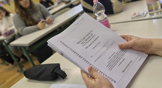 Központi írásbeli 2026: milyen helyesírási hibákért nem jár pontlevonás a fogalmazásnál nyolcadikban?