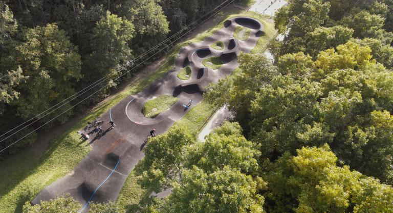 Akár minden magyar településen épülhet egy olyan tér, ami megoldást kínál a szülők legnagyobb problémájára