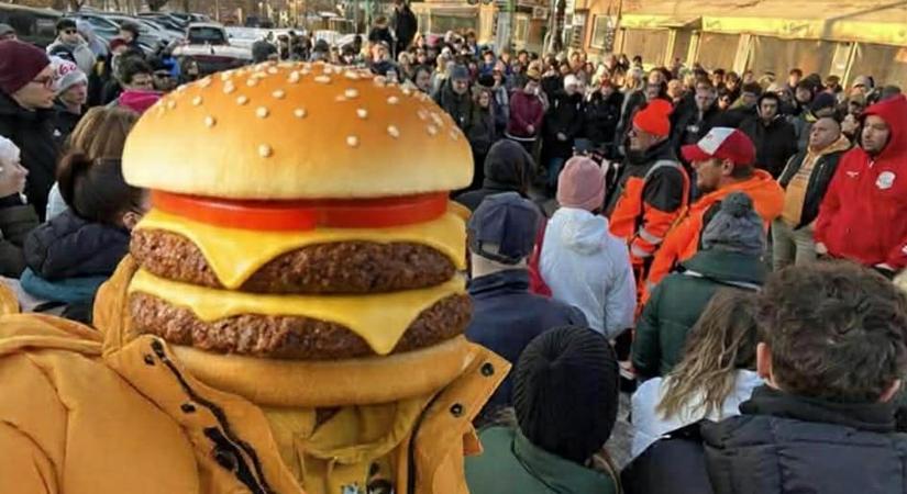 Egy keselyűburger rendel – akcióban az eltűnt fiú ügyében a Billog