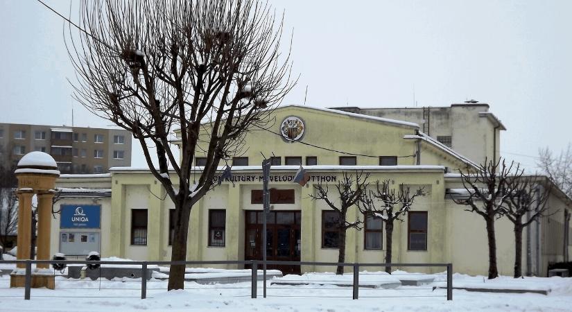 Zselízen a kultúrház teljes körű felújítását is tervezik