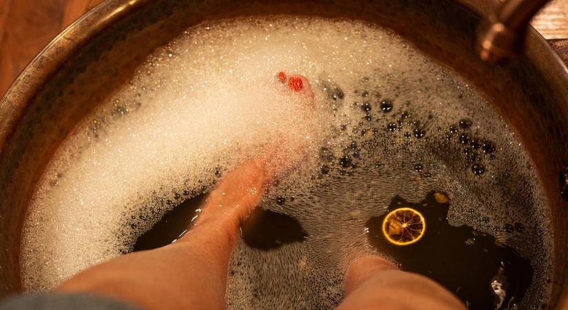 Ezért dobj egy gyömbért a lábfürdőbe: elképesztő hatása van