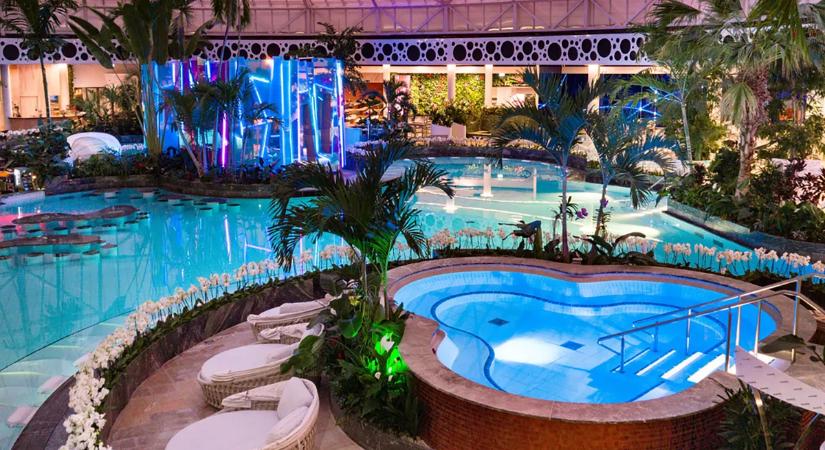 Több mint 40 medence és 28 vízi csúszda is helyet kapott a világ legnagyobb termálfürdőjében, amely meglepően közel van – fotók