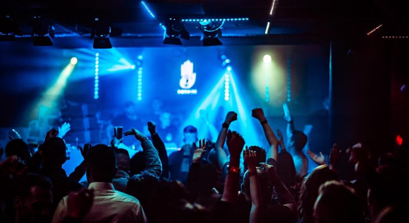 A rendőrség szerint többeket bántalmazott a biztonsági személyzet az ellenőrzött pécsi klubnál