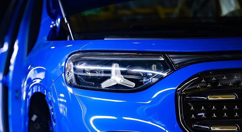 A KECSKEMÉTI MERCEDES-BENZ GYÁRBAN MEGKEZDŐDÖTT AZ ÚJ ELEKTROMOS GLB SOROZATGYÁRTÁSA