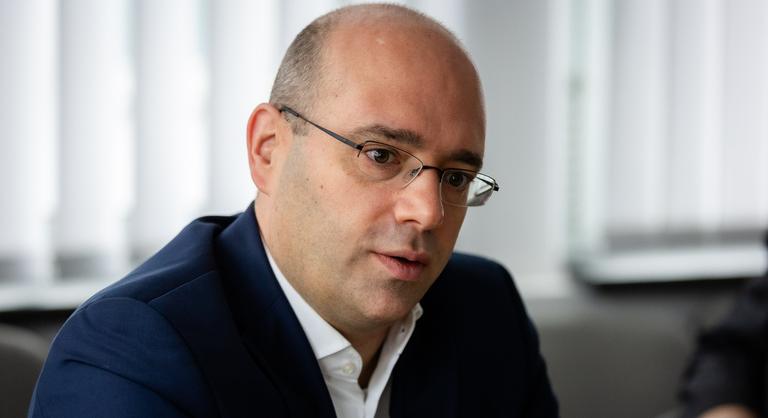 Mráz Ágoston Sámuel: A baloldalhoz sorolt intézetek elkezdték relativizálni a hatalmas Tisza-előnyről szóló számaikat