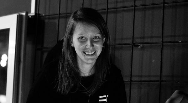 „A jó turnémenedzser együtt rezeg a zenekarral” – interjú Török Bettinával