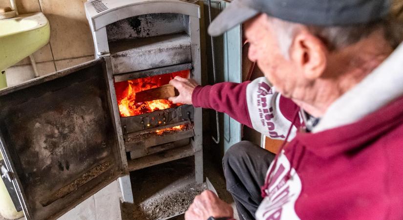 Elbaltázott tüzelőakció: a pótfaosztás csak egy kapkodó, érdemi segítséget nem nyújtó kormányzati PR-kampány