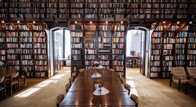 Ritka kincsre bukkant a magyar könyvtáros – egy sérült kötetből került elő