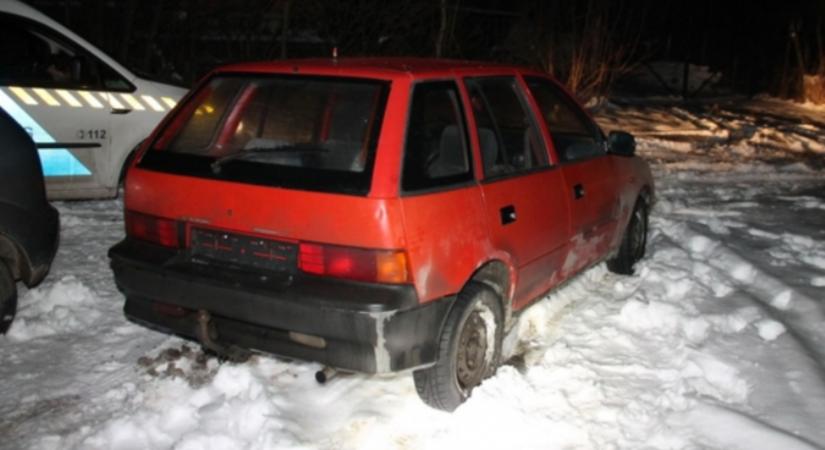 Elkötött egy Suzukit egy kamasz fiú Kunszentmiklóson, de Dömsödnél elakadt a hóban, és ott hagyta