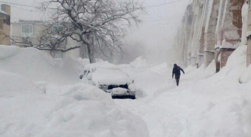 Házakat temetett be, áldozatokat is követelt az extrém havazás Kamcsatkán