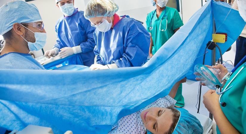 Fordulat a szülőszobákon, ez nők ezreit érinti