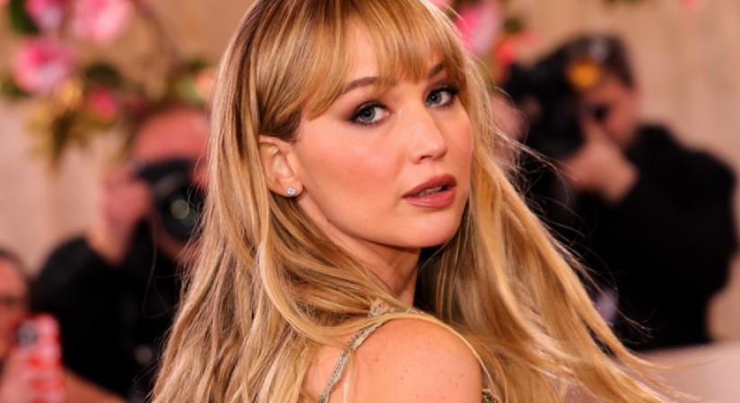 Jennifer Lawrence kabátja most a sláger: kényelmes és minden szetthez jó