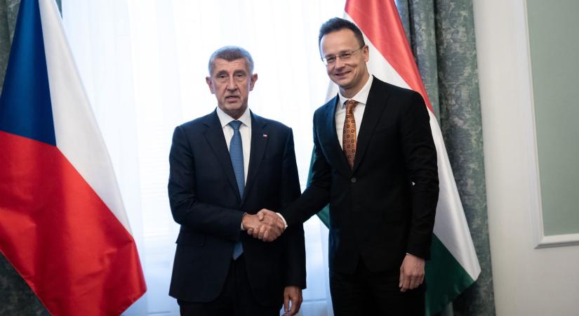 Szijjártó Péter: a cseh és a magyar kormány közösen áll ki a migránsok betelepítésével szemben