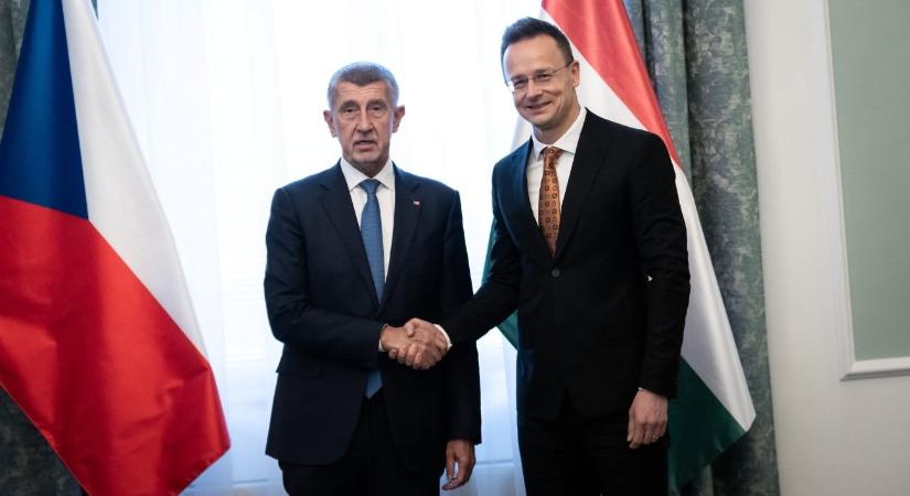 Szijjártó Péter: a magyar és a cseh patrióta kormány azonos állásponton van a legfőbb kérdésekben