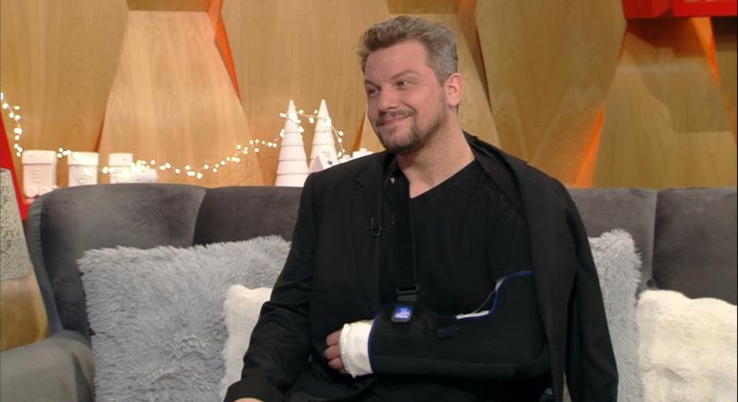 „Elkövettem azt a hibát, hogy azt hittem 20 éves vagyok” – Peller Károly súlyos sérülést szenvedett a színpadon