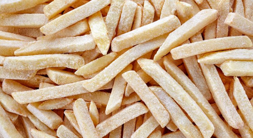 Az egész partot ellepte a mirelit krumpli: meglepő, hogy került oda