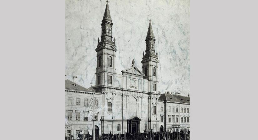 Budapest elveszett tetődíszei – Az Istenszülő elhunyta Nagyboldogasszony-székesegyház