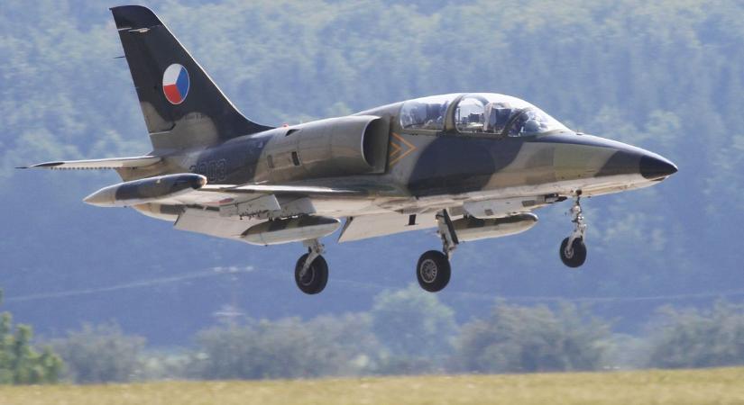 Hirtelen rácsapta az ajtót Zelenszkijre az egyik legfontosabb európai szövetségese: mégse adja el Ukrajnának a harci repülőgépeit – kitört a botrány