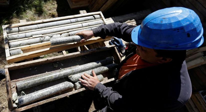 Felhoznának a föld alól 1,3 millió elektromos-autóra elegendő lítiumot a csehek