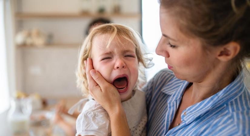 Tényleg neveletlen, vagy valami más áll a háttérben? Szenzációs, díjnyertes magyar kutatás veheti le sok ezer szülő válláról a terhet